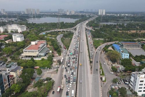 Sau kỳ nghỉ lễ, dòng người đổ về Thủ đô đông nhưng cửa ngõ thành phố vẫn 'dễ thở'