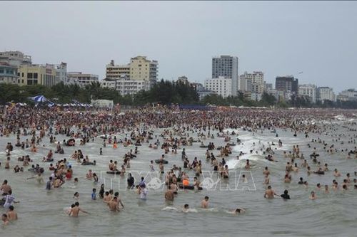 Các địa phương thắng lớn trong mùa du lịch nghỉ lễ nhưng áp lực quá tải