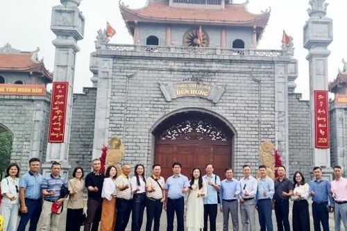 Đất Tổ Phú Thọ đông kín khách dịp lễ 30/4 - 1/5