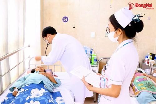 [Video] Nắng nóng kéo dài, nhiều người lớn, trẻ em nhập viện do tiêu hóa