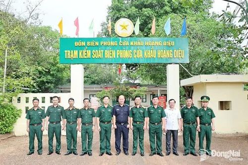 Chính ủy Bộ Chỉ huy Quân sự thành phố Đồng Nai thăm, động viên lực lượng tuyến biên giới Hưng Phước