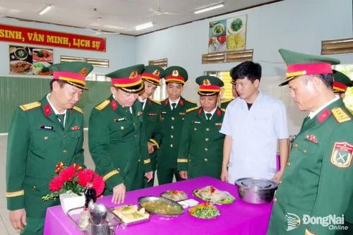 Các đơn vị quân đội duy trì nghiêm công tác sẵn sàng chiến đấu trong những ngày cao điểm lễ