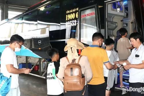 Hành khách đi lại ổn định tại các bến xe, nhà ga trong 4 ngày nghỉ lễ