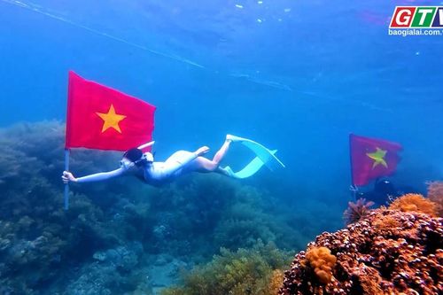 Toàn cảnh Gia Lai 24h: Lan tỏa tình yêu biển đảo qua hình ảnh cờ Tổ quốc