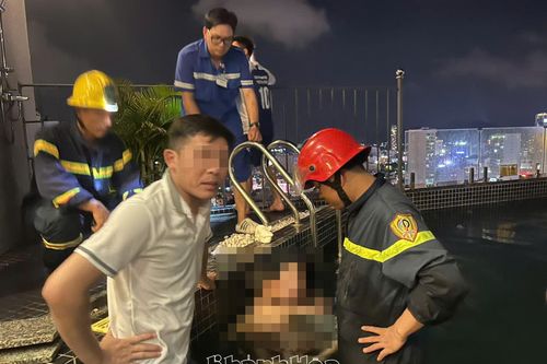 Kịp thời cứu du khách 6 tuổi bị kẹt tay trong ống thoát nước bể bơi