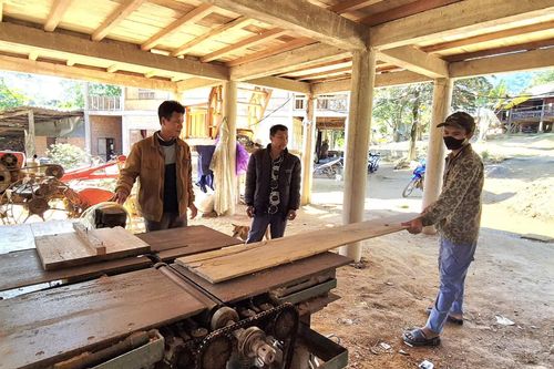 Góp sức trẻ dựng xây vùng cao ấm no