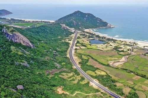 Đổi thay dưới chân Núi Bà