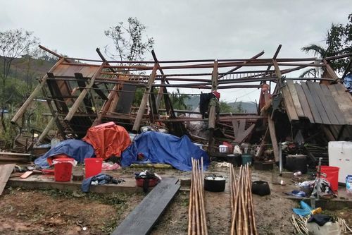Giông lốc kèm mưa đá tàn phá Thái Nguyên, nhiều người thoát nạn trong gang tấc