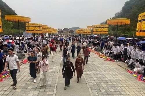 Khách du lịch Ninh Bình dịp lễ tăng đến 123,9%