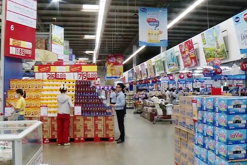 Hệ thống bán lẻ Hà Nội thu hút khách