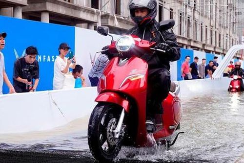 Honda 'hụt hơi' trên thị trường xe máy điện, VinFast củng cố ngôi vương tại Việt Nam
