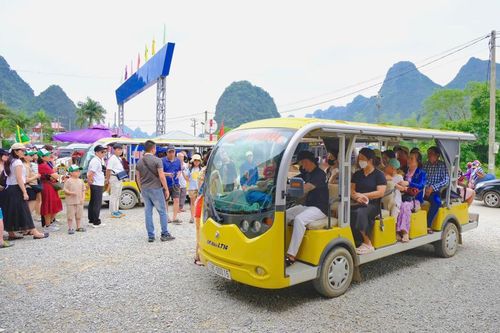 Dịch vụ xe điện hút khách trong dịp lễ và cuối tuần