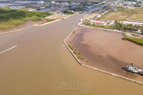 Cửa biển bồi lấp, tàu cá nằm bờ