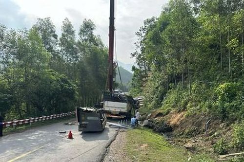 Hai người tử vong, 1 người bị thương khi ô tô lật trên đèo Violak