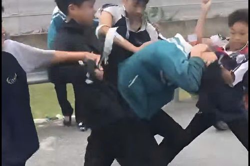Điều tra vụ nam sinh lớp 9 ở Ninh Bình bị bạn học đánh hội đồng