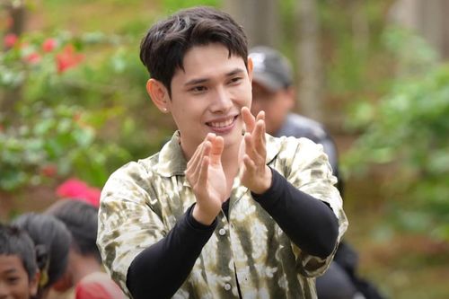Nam diễn viên từng làm trợ lý ánh sáng, giờ đóng phim của 2 đạo diễn trăm tỷ