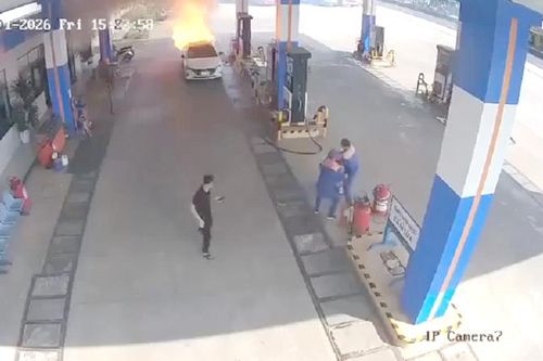 Cháy ô tô tại cây xăng, 2 người tử vong: Tài xế khai lý do không mở cửa xe