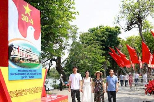 Rộn ràng nhịp sống tươi đẹp trong kỳ nghỉ lễ