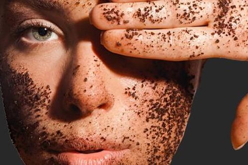 Tự làm mặt nạ cà phê loại bỏ vết rám nắng, tẩy tế bào chết và mụn đầu đen