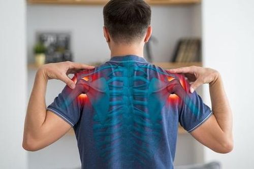 5 động tác giúp giảm đau lưng, cứng cổ do ngồi nhiều
