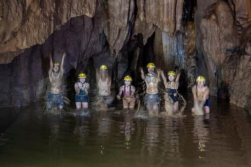 Hàng vạn du khách đến Phong Nha trong kỳ nghỉ lễ mang lại nguồn thu lớn