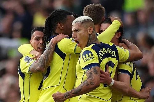 Lật ngược tình thế, Tottenham tạm thoát khỏi nhóm xuống hạng