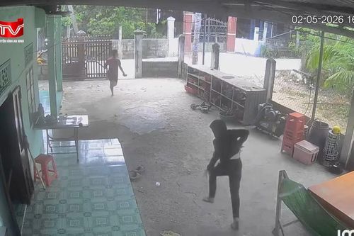 Truy tìm 2 đối tượng đột nhập nhà dân, rút hung khí đe dọa chủ nhà