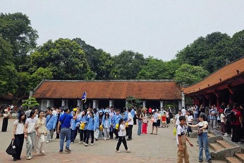 Du lịch Hà Nội thu hơn 5.000 tỷ đồng dịp nghỉ lễ giỗ tổ Hùng Vương và 30/4-1/5