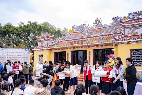Học lịch sử ở đình làng