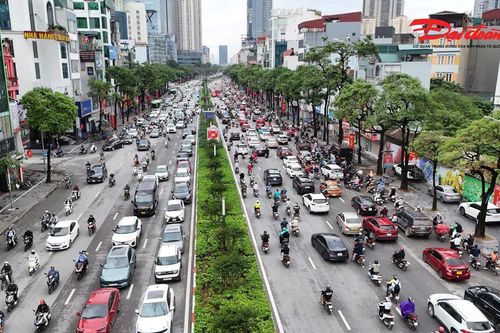 Hà Nội nhộn nhịp trở lại sau kỳ nghỉ lễ 30/4 - 1/5