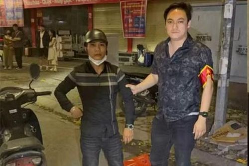 Đang chờ giao hàng, nam shipper cùng 10 giàn pháo hoa bị bắt giữ