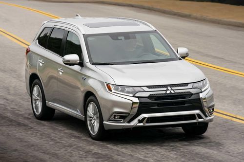 Bốn thập kỷ của Mitsubishi chưa bằng một năm triệu hồi của Ford