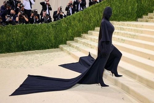 10 bộ trang phục gây tranh cãi nhất Met Gala