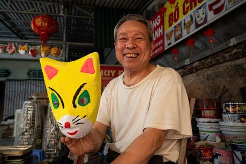 Giữ trọn kí ức tuổi thơ qua những chiếc mặt nạ giấy bồi