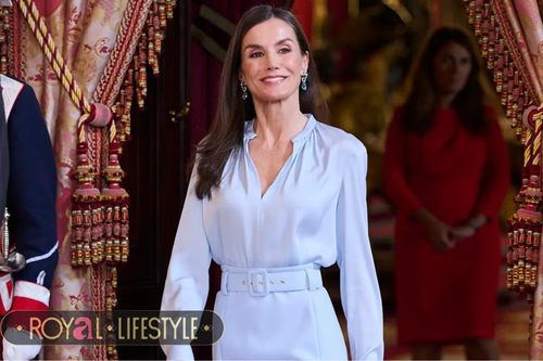Vương hậu Letizia mặc lại chiếc váy từ năm 2019 đến tám lần mà vẫn như mới