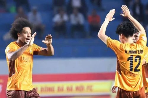 Thể Công Viettel và Ninh Bình đua tranh tốp 3 quyết liệt