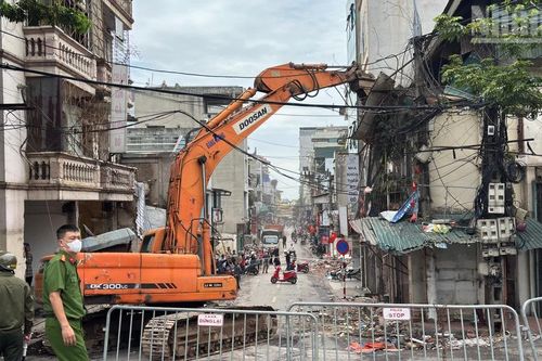 [Ảnh] Tăng tốc giải phóng mặt bằng khu vực Hồng Hà phục vụ xây dựng cầu Trần Hưng Đạo