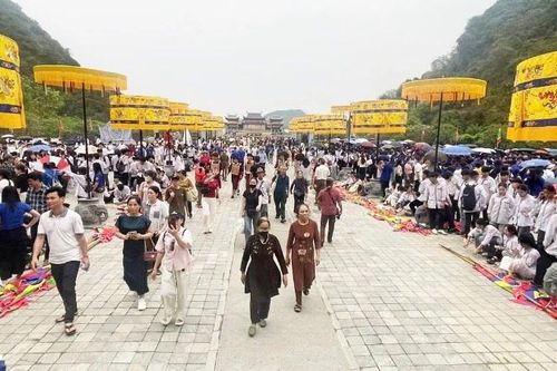 Ninh Bình đón 2,7 triệu lượt du khách trong kỳ nghỉ lễ