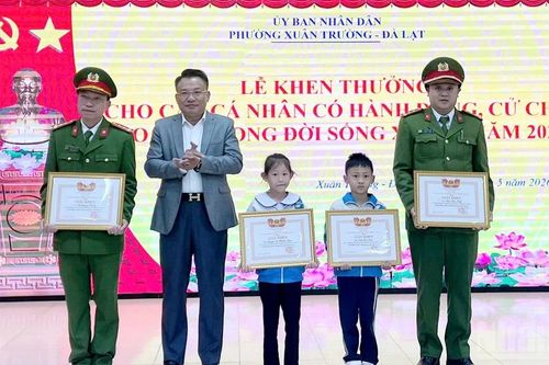 Khen thưởng các cá nhân có hành động, cử chỉ đẹp tại Lâm Đồng