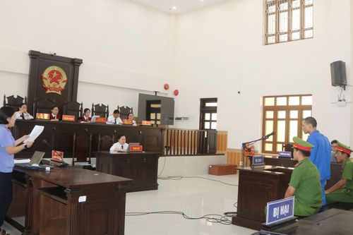 Sử dụng trái phép vũ khí quân dụng không chỉ là liên quan đến súng đạn
