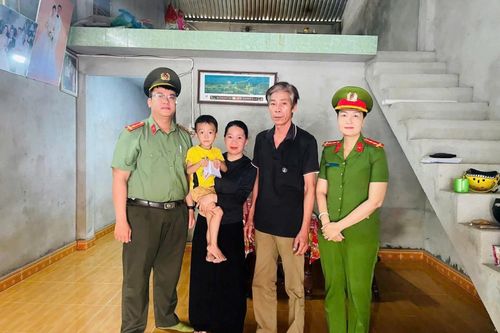Công an xã Thu Bồn lan tỏa yêu thương từ mô hình Mẹ đỡ đầu