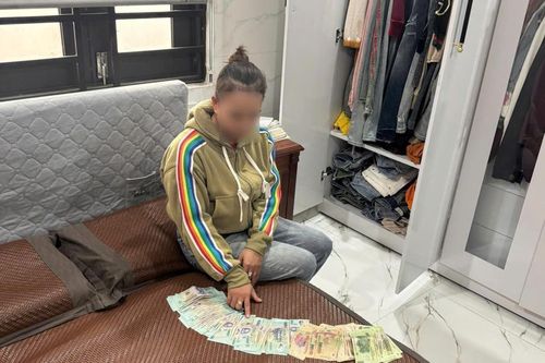 Màn kịch tráo heo đất của nhà hàng xóm