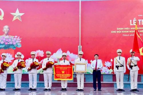 Hai đơn vị thuộc Công an TPHCM đón nhận danh hiệu Anh hùng Lực lượng vũ trang nhân dân