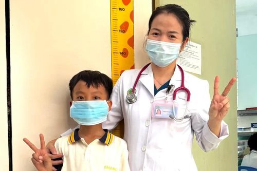 Cứu sống bé trai ở TPHCM mắc bệnh não mô cầu