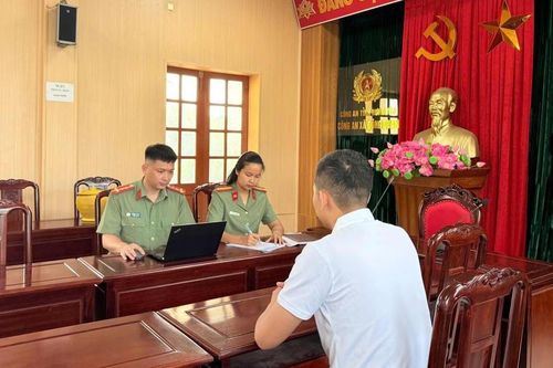Công an làm việc với người đàn ông lan truyền tin 'chữa bệnh bằng nước'