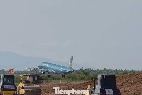 Đường băng sân bay Phù Cát hơn 3.200 tỷ thi công suốt ngày đêm