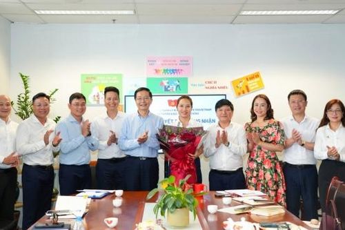 [Chùm ảnh] Đảng bộ Bộ máy QL&ĐH Petrovietnam sinh hoạt chi bộ với chủ đề 'Yêu Bác lòng ta trong sáng hơn'