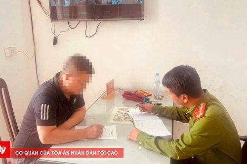 Mâu thuẫn trẻ nhỏ, người đàn ông bị tố đánh phụ nữ lớn tuổi