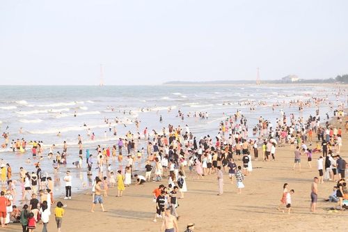 Nghẹt thở những cuộc giải cứu giữa sóng dữ trên biển Cửa Lò