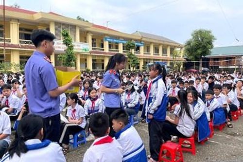 VKSND khu vực 2, tỉnh Lai Châu phối hợp tuyên truyền pháp luật tại trường học